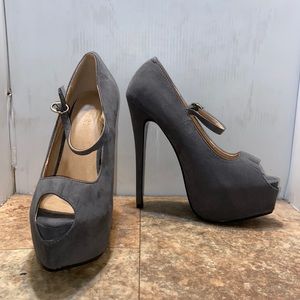 Forever 21 gray suede heels sz 7